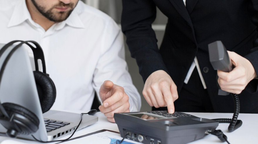 VoIP vs Cellular: What’s the Difference? (Updated 2025)